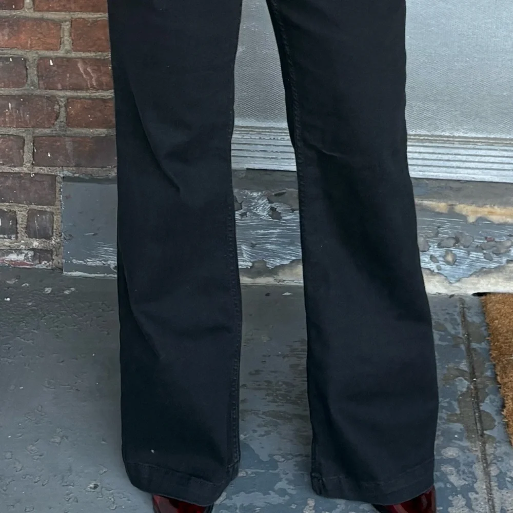 Old Navy Women’s Black Extra High Rise 360 Stretch Trouser Flare Jeans Size 6 - Picture 3 of 14